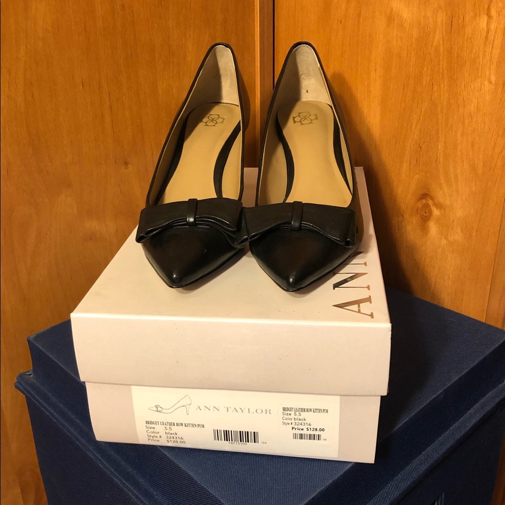 Ann Taylor Bridget Leather Bow Kitten Pump